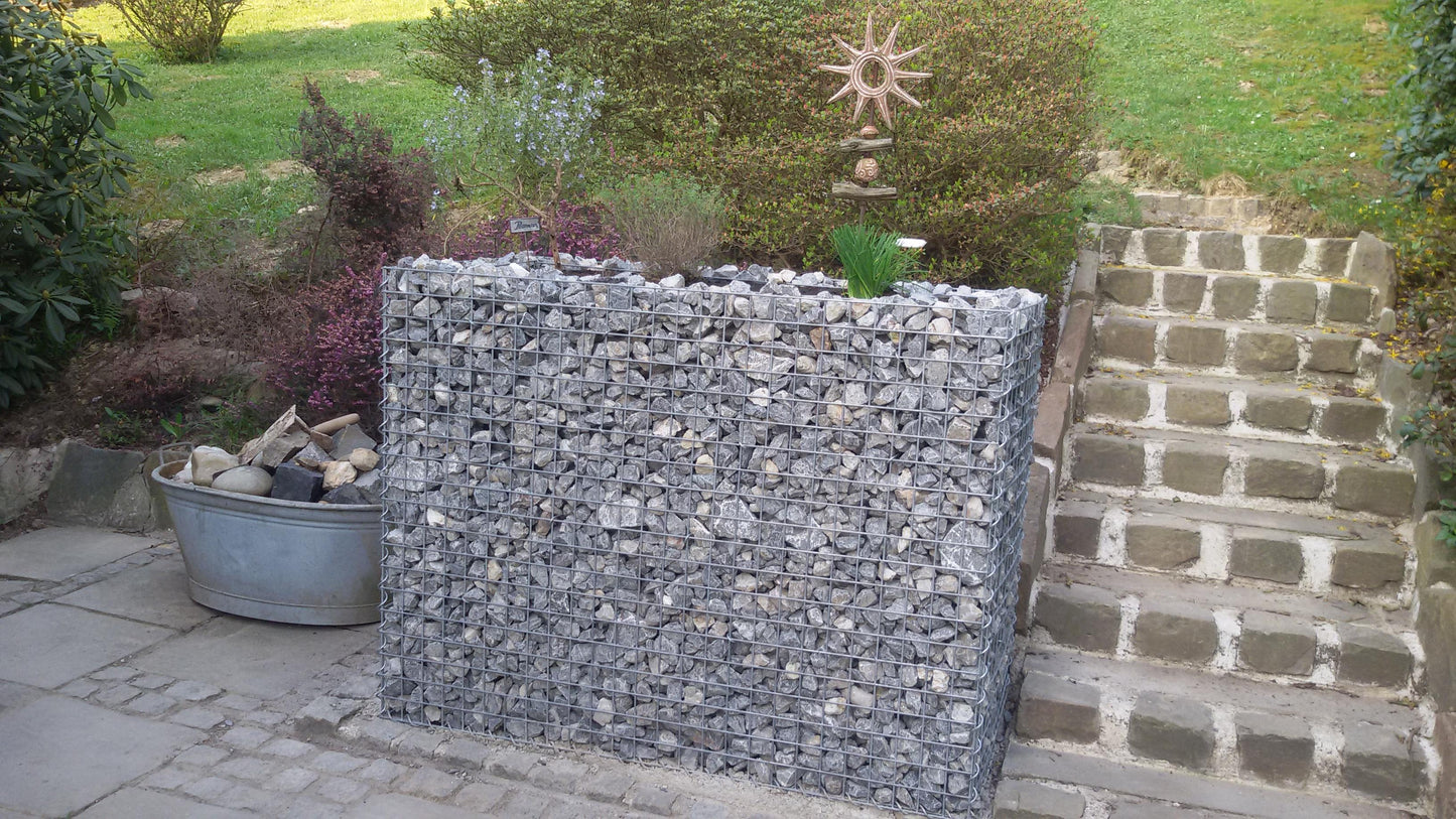 Högbädd, fyrkantig 130 cm x 100 cm x 60 cm (L x H x D), maskstorlek 5 x 5 cm, väggtjocklek 10 cm