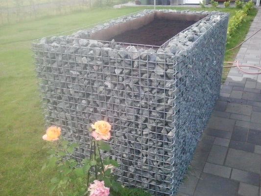 Högbädd, fyrkantig 200 cm x 100 cm x 100 cm (L x H x D), maskstorlek 5 x 5 cm, väggtjocklek 10 cm