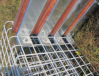 Gabionbænk med 3 blomstersøjler - Cumaru-træ, 205 cm lang x 60 cm høj x 37 cm dyb, varmgalvaniseret, MW 5 x 5 cm