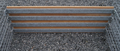 Banco de gabiões com 3 gabiões em espiral de madeira de Cumaru, 205 cm de comprimento x 60 cm de altura x 37 cm de profundidade, galvanizado, MW 5 x 5 cm